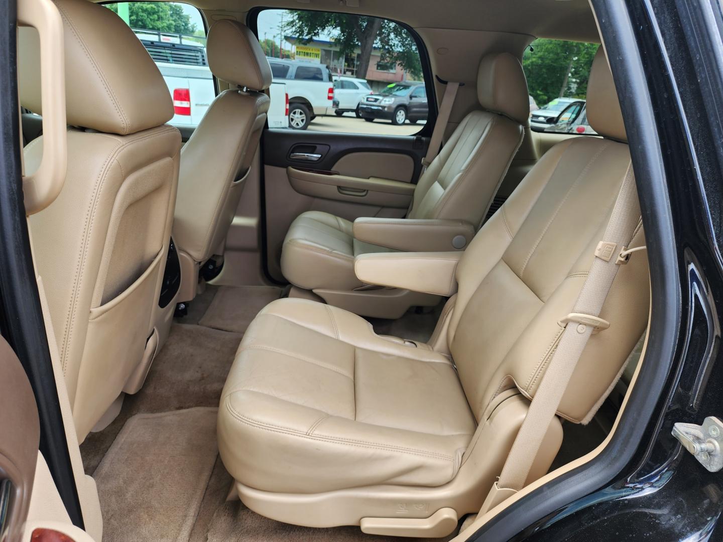 2012 BLACK /BEIGE LEATHER GMC Yukon SLT (1GKS1CE04CR) with an V8 engine, AUTO transmission, located at 2660 S.Garland Avenue, Garland, TX, 75041, (469) 298-3118, 32.885551, -96.655602 - Welcome to DallasAutos4Less, one of the Premier BUY HERE PAY HERE Dealers in the North Dallas Area. We specialize in financing to people with NO CREDIT or BAD CREDIT. We need proof of income, proof of residence, and a ID. Come buy your new car from us today!! This is a Super nice 2012 GMC YUKON S - Photo#16